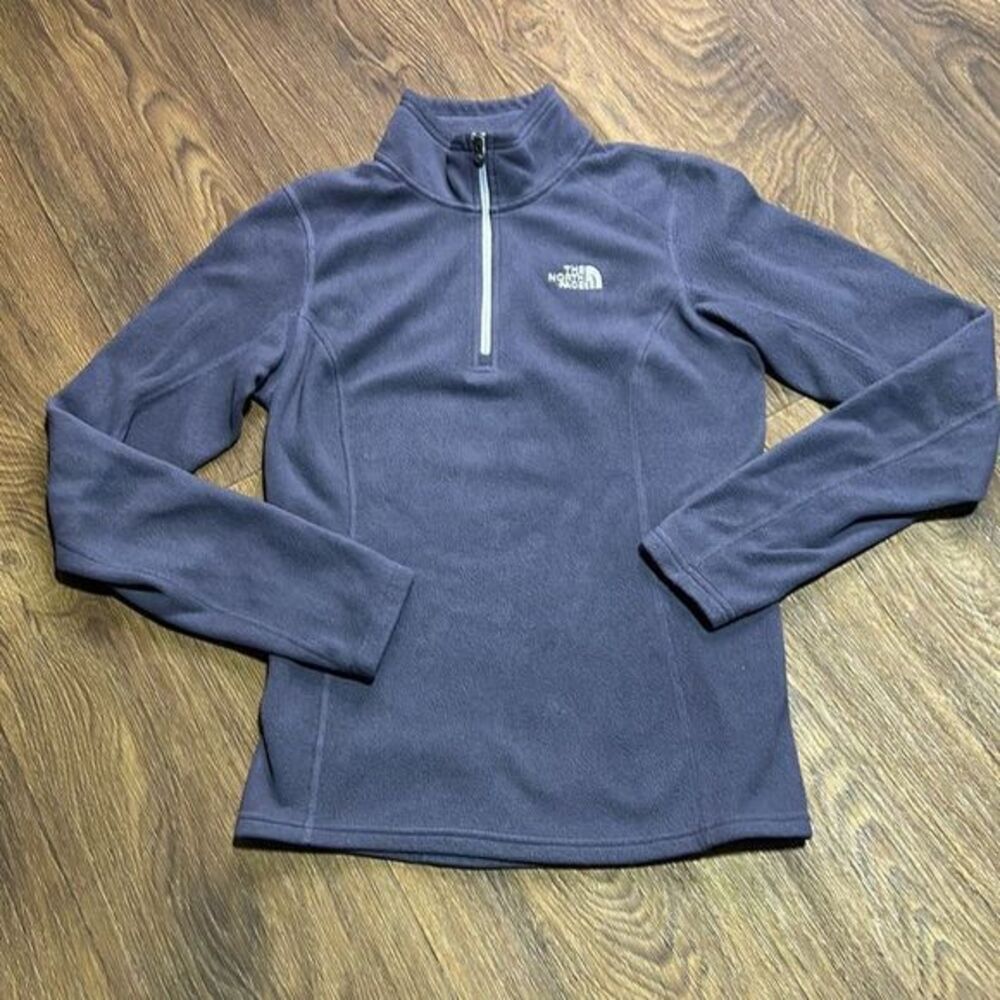 The north face pull over fleece‎ sweatshirt. Light weight cozy gray outdoor